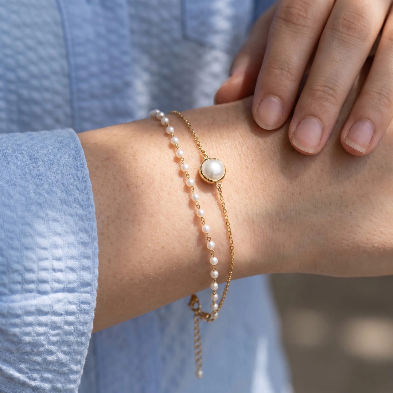 Dainty bracelet — close-up of the details, gold | SKU: l-epure
