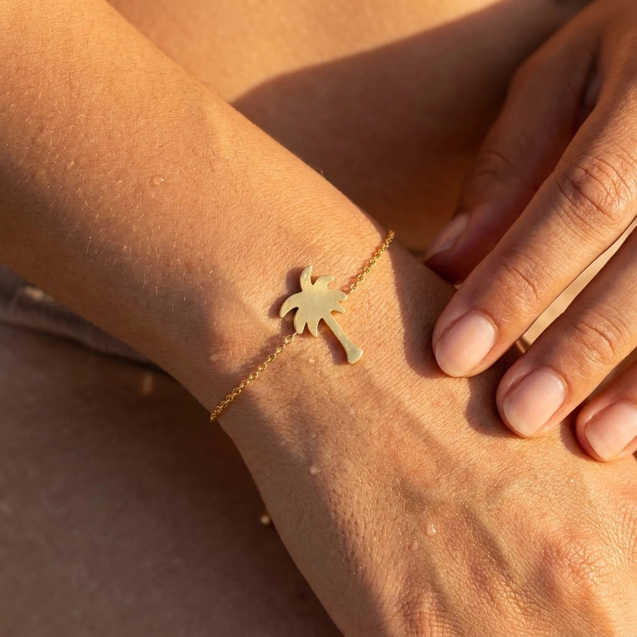 Palm tree bracelet — close-up of the details, gold | SKU: 7819407-gold-color
