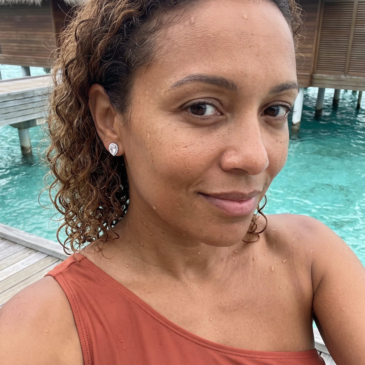 Teardrop earrings — worn in the water, waterproof, silver | SKU: 505174